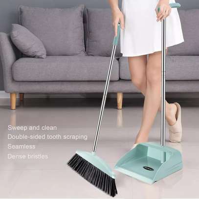 2 in 1 flexible broom and dustpan image 3