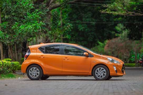 Toyota Aqua Orange 2015 image 11