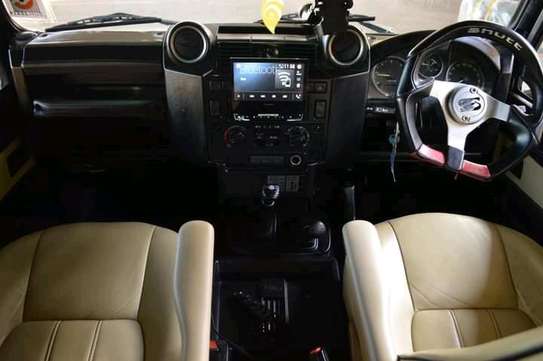 Land Rover Defender image 4