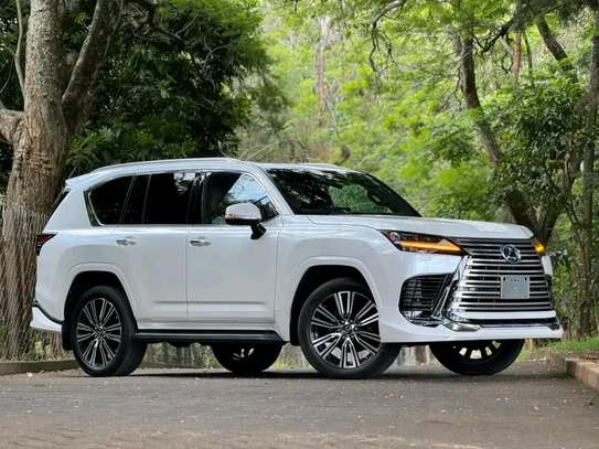 2023 Lexus LX600 image 2