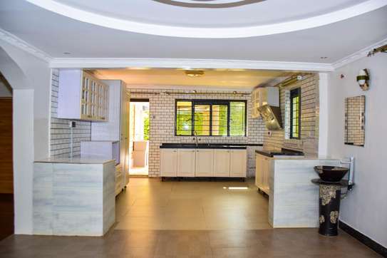 5 Bed Townhouse with En Suite at Off Kiambu Road image 29