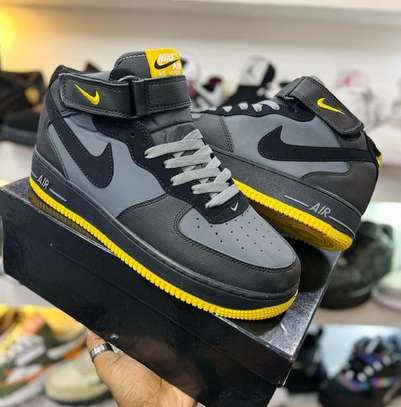 Nike grey discount and yellow sneakers
