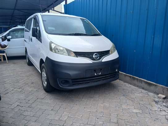 Nissan NV200 white image 1