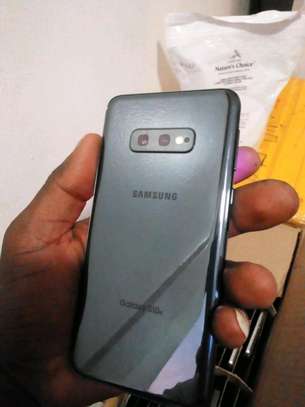 Samsung Galaxy S10e ex us 128gb image 2