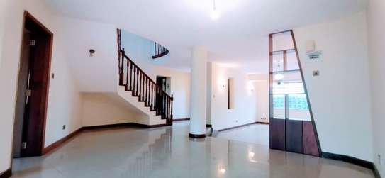Lovely and luxurious 4 Bedrooms Townhouse In Brookside image 5
