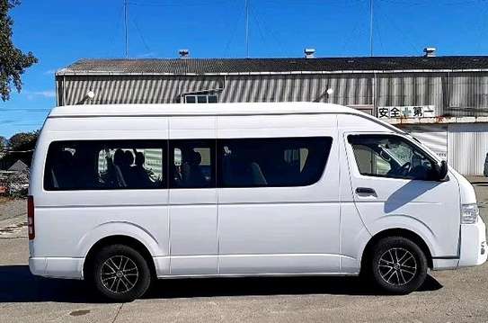 TOYOTA HIACE 9L AUTO DIESEL 18 SEATER. image 4