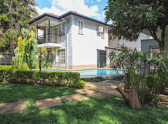 5 Bed Villa with En Suite at Red Hill Drive image 10