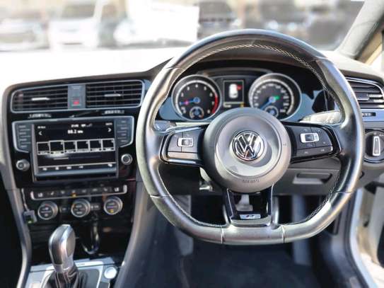 Volkswagen Golf R image 2
