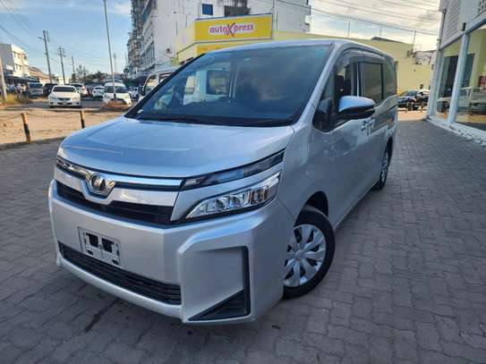 Toyota Voxy silver 2018 New Shape image 2
