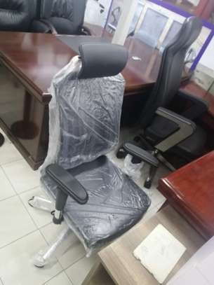 Executive high back office chair image 10
