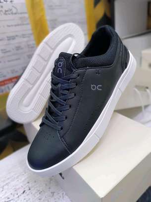 DQ  THE ROGER sizes
40-45

Good quality image 7