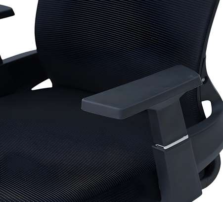 Office Desk: Classic Style Ergonomic Office Seat image 3