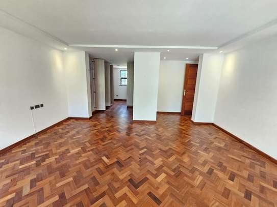 5 Bed House with En Suite in Lavington image 6