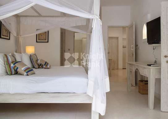 1 Bed Apartment with En Suite at Medina Palms image 8