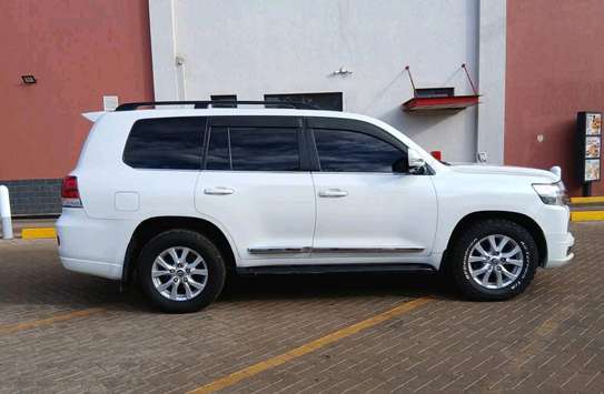 2017 Toyota Landcruiser V8 image 12