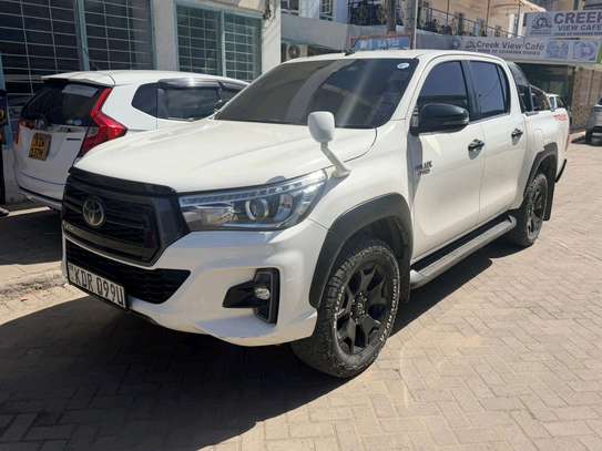 Toyota Hilux double cab 2017 USED image 2