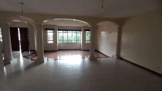 5 Bed Villa with En Suite in Spring Valley image 20