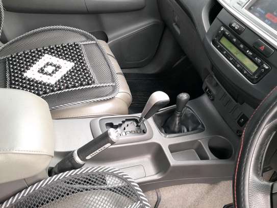 Toyota hilux double cabin invisible 2013 image 3