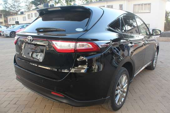 Toyota Harrier Leather Sunroof 2019 44,000 Kms image 3