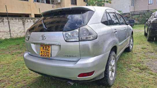 Toyota Harrier image 5