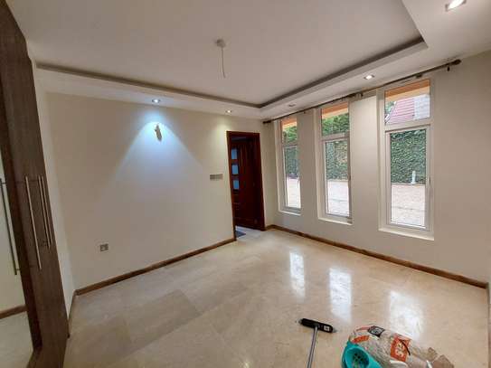 5 Bed Townhouse with En Suite at Convent Drive image 4
