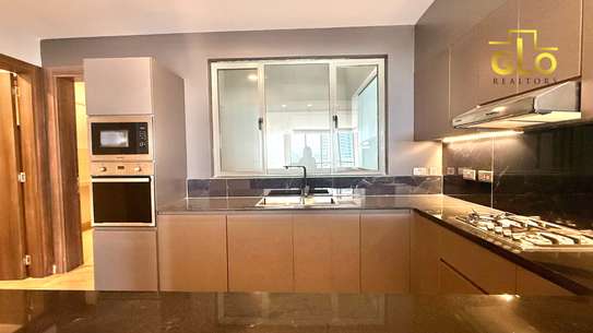 3 Bed Apartment with En Suite in Brookside image 6