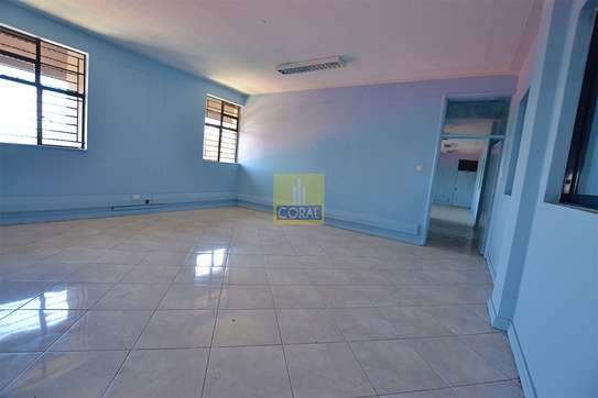 5,700 ft² Office with Backup Generator at N/A image 5