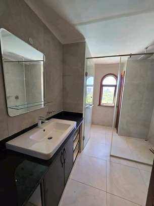 3 Bed Apartment with En Suite at Green Wood Drive image 10