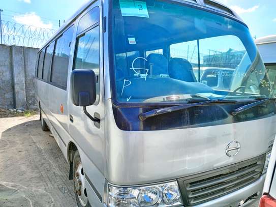 HINO lesser 2015 image 1