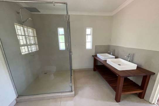 4 Bed House with En Suite in Muthaiga image 10