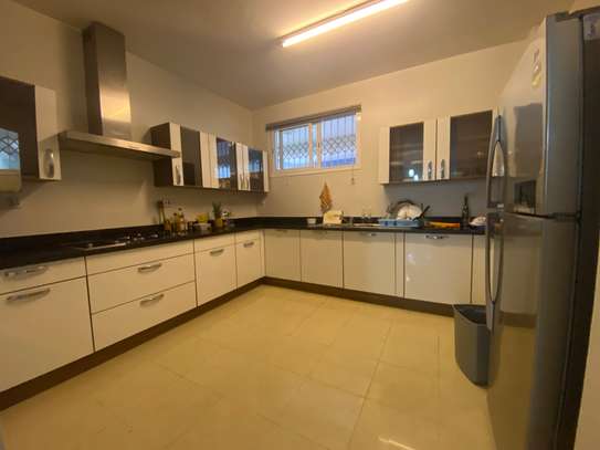 Serviced 2 Bed Apartment with En Suite in Riverside image 3