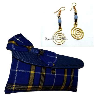 Womens Blue maasai clutch bag with earrings image 4
