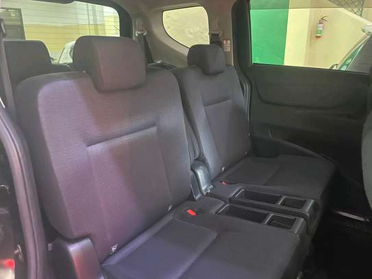 Toyota sienta normal image 5