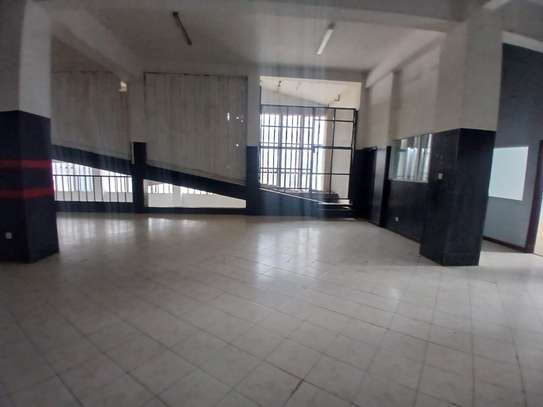 6,499 ft² Warehouse with Parking in Industrial Area image 9