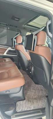 Toyota land Cruiser V8 Zx Sunroof White 2018 image 5