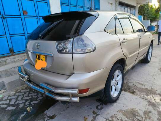 Toyota Harrier image 4