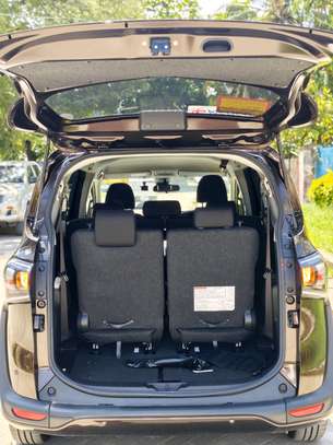Toyota Sienta hybrid 7seater 2019 image 8
