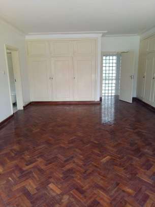 5 Bed House with En Suite at Rosslyn image 4