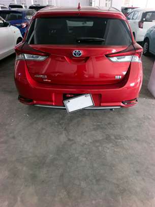 Toyota Auris hybrid image 4