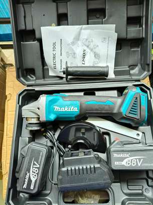 Makita cordless angle grinder image 2