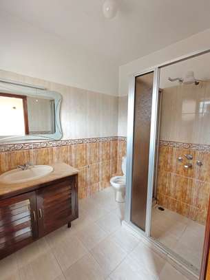 4 Bed Apartment with En Suite in Westlands Area image 15