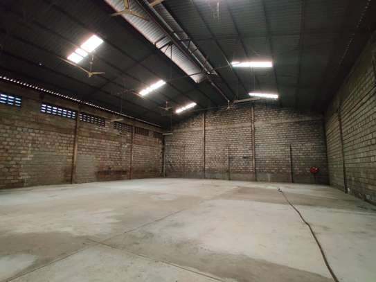 7,500 ft² Warehouse with Parking in Industrial Area image 9