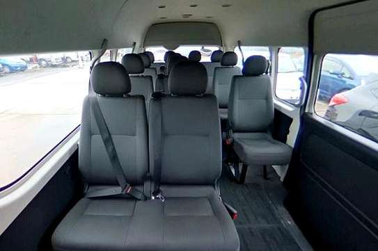TOYOTA HIACE 9L AUTO DIESEL 18 SEATER. image 5