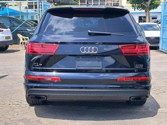 AUDI Q7 image 9