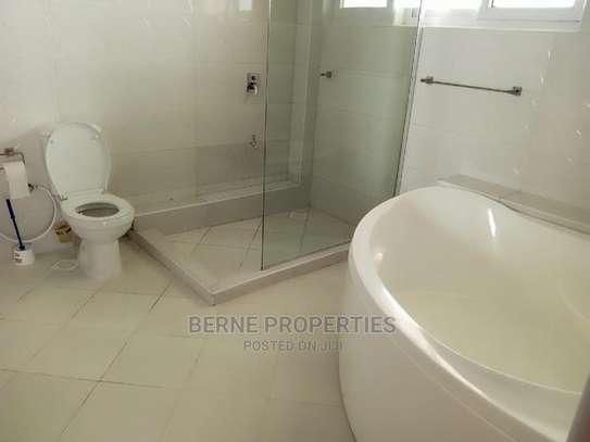 Serviced 3 Bed Apartment with En Suite at Links Road image 9