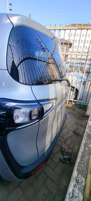 Toyota Sienta non hybrid 2018 silver image 1