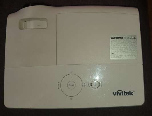 Vivitek Projector image 2