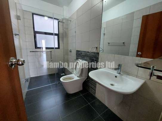 Furnished 3 Bed Apartment with En Suite at School Lane image 8