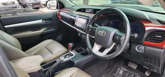 TOYOTA HILUX DOUBLE CABIN 2 image 2