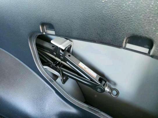 2019 TOYOTA SUCCEED image 11